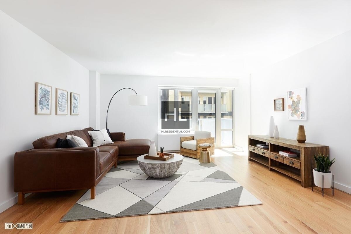 Foto principal - 4118 Crescent St
