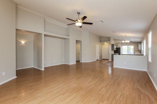 Building Photo - 15227 W Fillmore St