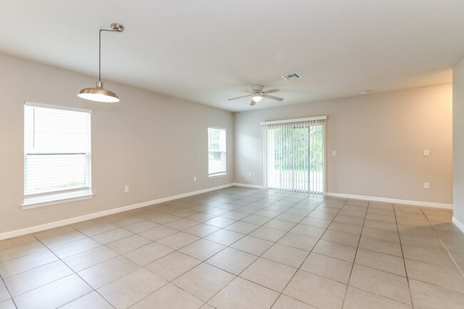 Building Photo - 956 Louvre Ct