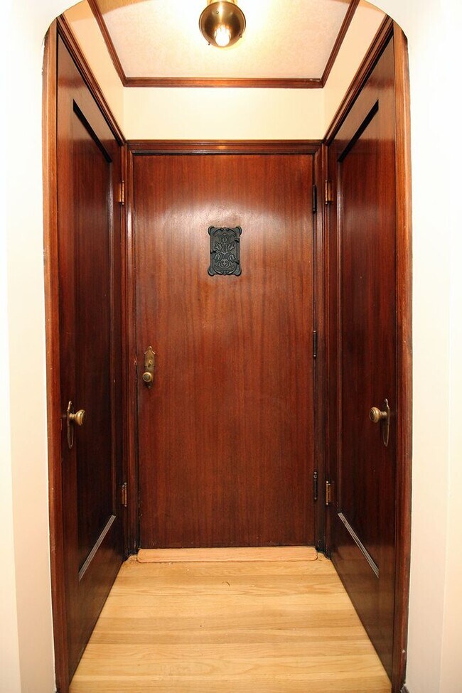 Foto del edificio - Freshly Updated Beaumont-Wilshire 3 Bedroom