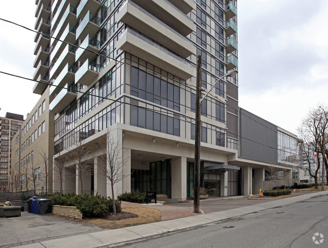 Building Photo - Republic