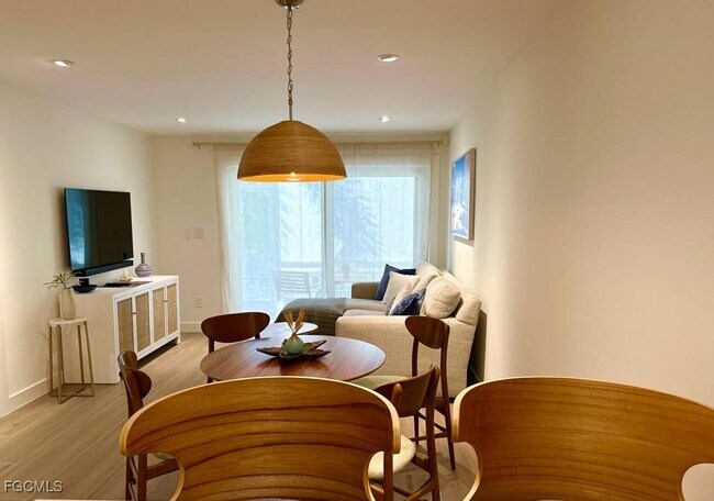 Foto del edificio - 72 7th St S