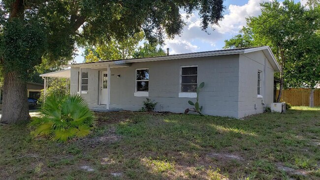 Building Photo - 2 Bed 1 Bath Home Pet Friendly