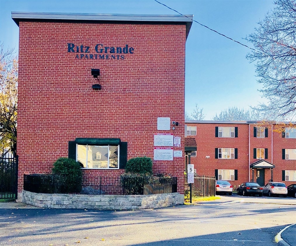 Building Photo - 29 Annawan St