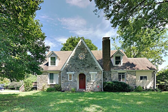 Building Photo - 2802 Eastland Ave