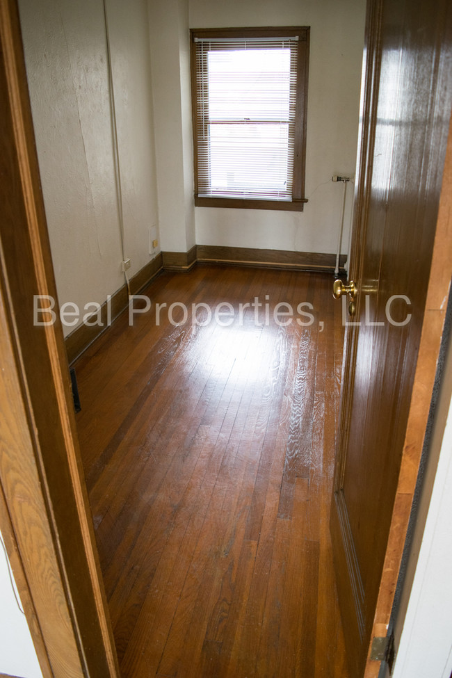Building Photo - 1389 W Sylvania Ave