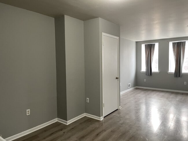 Building Photo - 2933 W Diamond