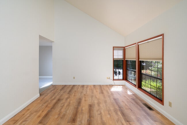 Building Photo - 124 N 39th Pl