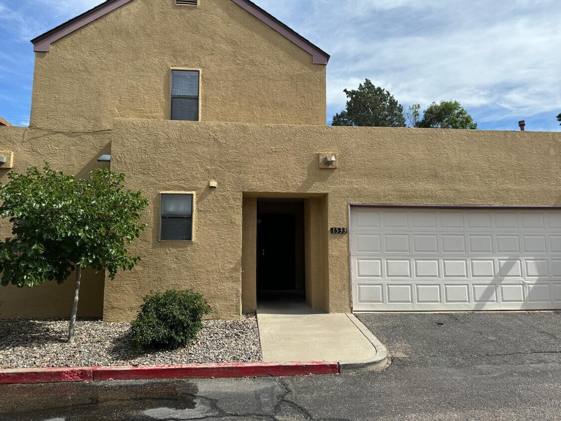 1533 Dr NE, Albuquerque, NM 87112 Townhome Rentals in