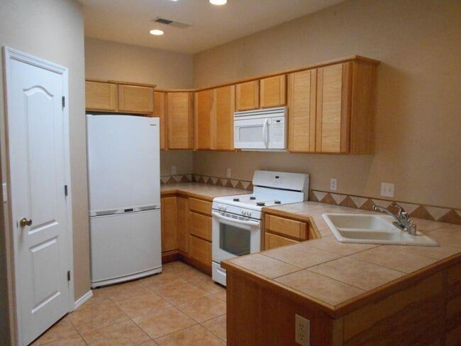 Building Photo - 2264 Cll De Ortiz
