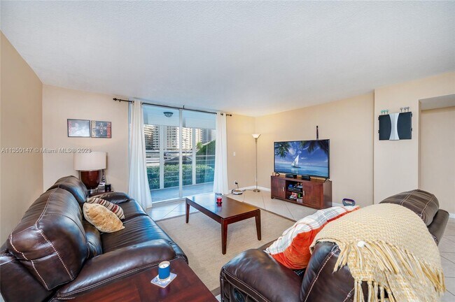 Foto del edificio - 100 Golden Isles Dr