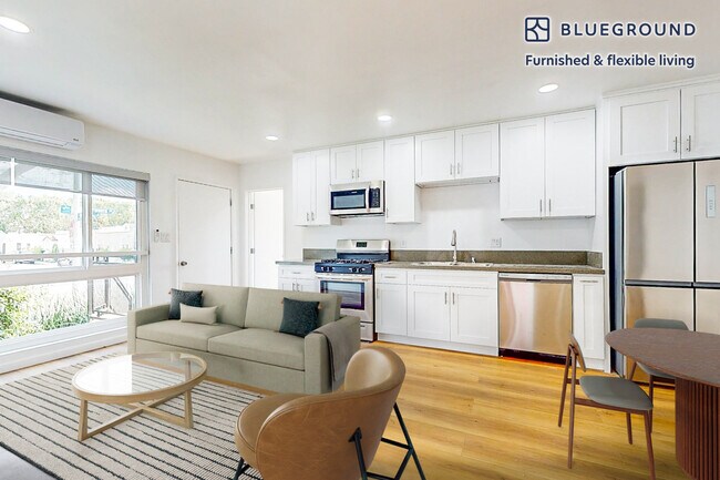 Foto del edificio - 7949 Romaine St