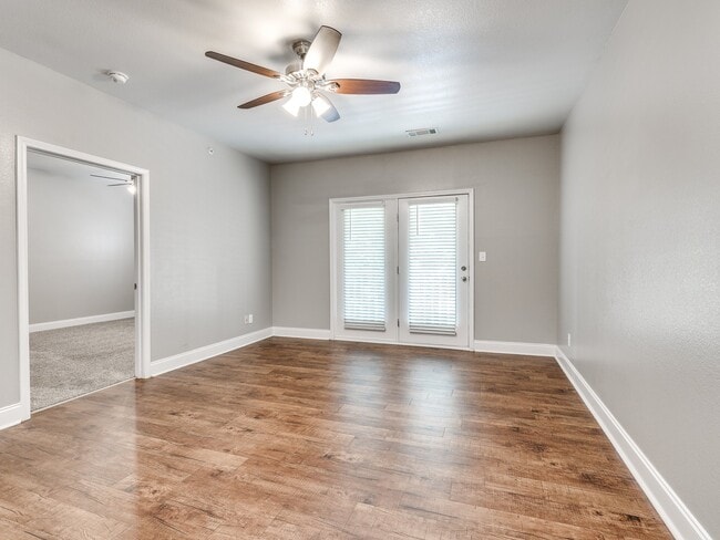Building Photo - White Oak Apartments