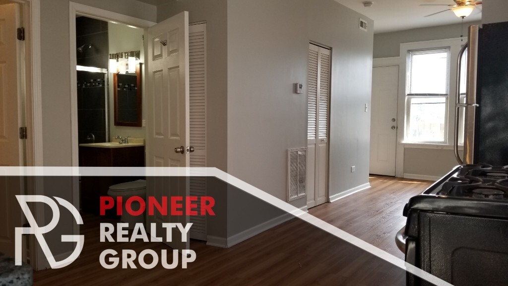 Primary Photo - Updated Wicker Park 2 bed with backyard