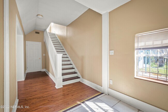 Building Photo - 1119 Joseph St