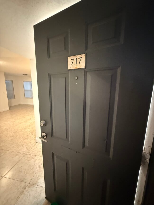 Foto del edificio - 5785 Gatlin Ave