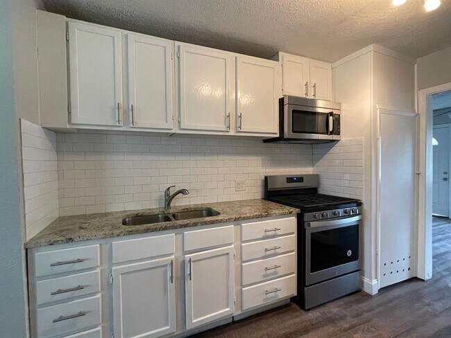 Foto del edificio - 1541 BriarCliff Rd
