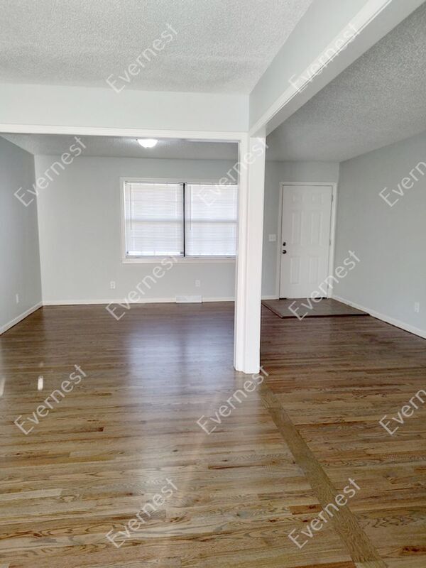 Building Photo - 8109 NE 51st St