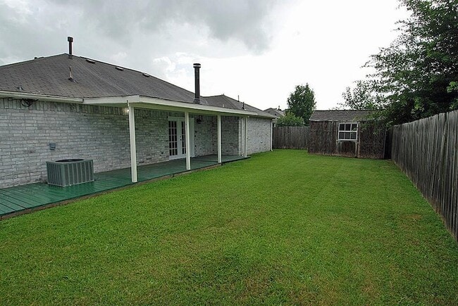 Foto del edificio - 7311 Harpers Dr