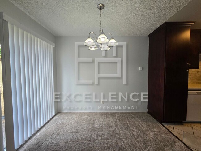 Foto del edificio - Upper 2/1 With New Carpets, Updated Kitchen and Many Many Many Community Features!