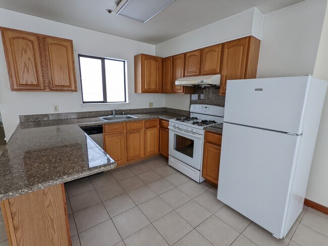 Kitchen - 1387 Pacific Ave