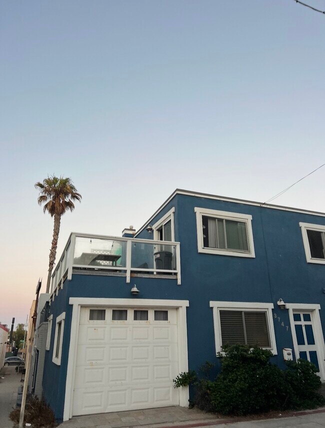 Foto del edificio - 3747 Strandway