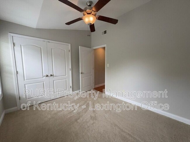 Foto del edificio - 2414 Lake Park Rd