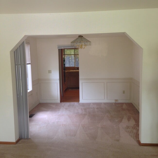 Building Photo - Great House in Redmond near Microsoft camp...