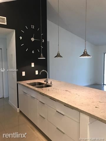 Foto del edificio - 2 br, 2 bath Apartment - ROYAL PALM PLACE