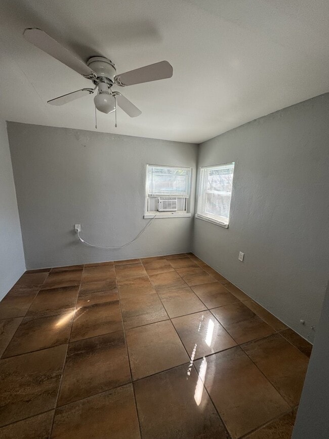 Foto del edificio - 2228 2nd Ave E