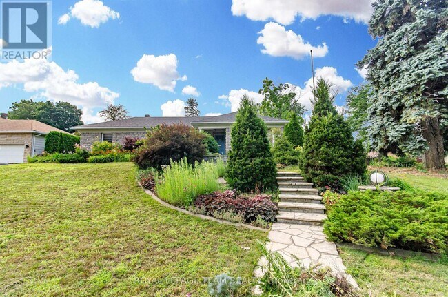 Photo du bâtiment - 1996 Cedar Ln Terrace