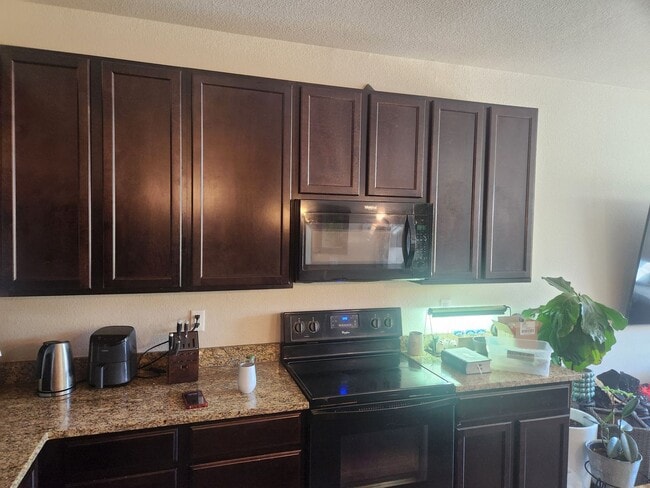 Photo - Townhome with great access to shopping, restauraunts and more!