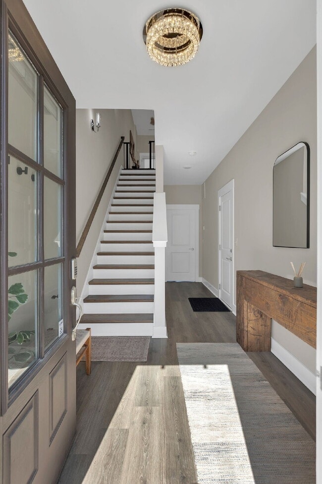 Foto del edificio - Better-than-new townhome in Highlands at S...