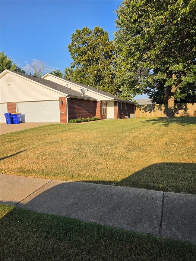 Building Photo - 809 Kinkade Pl