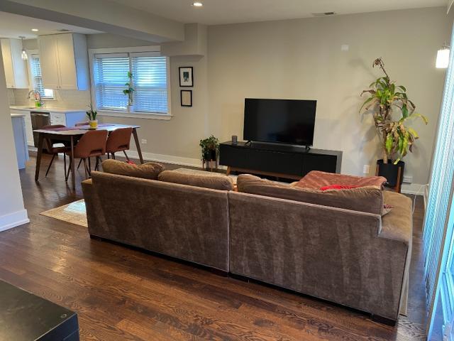 Foto del edificio - 3 bedroom in CHICAGO IL 60641