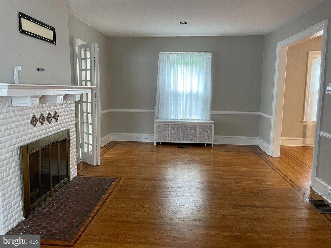 Primary Photo - 8204 Cadwalader Ave