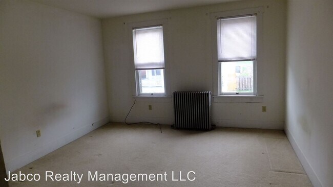 Building Photo - 118-118 S Thomas St