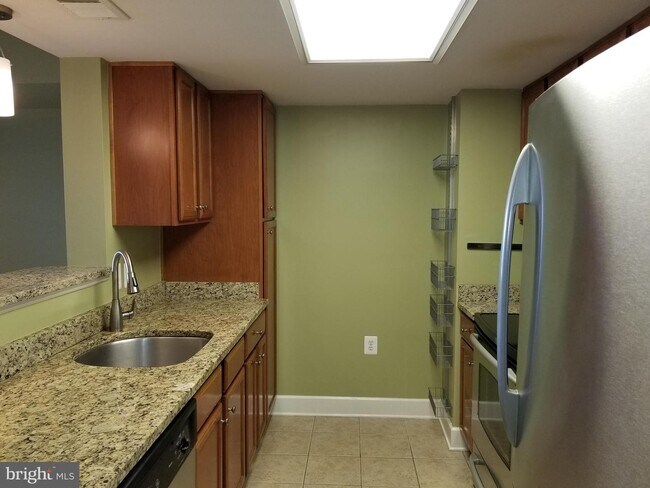 Foto del edificio - 11800 Sunset Hills Rd