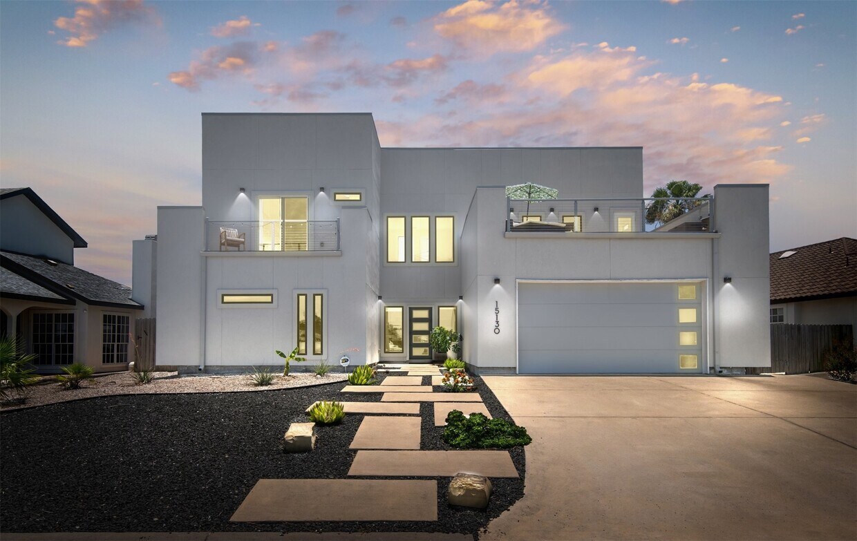 Foto principal - 15130 Reales Dr