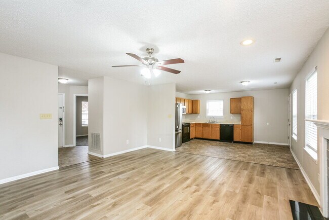 Building Photo - 6137 Longmeadow Dr