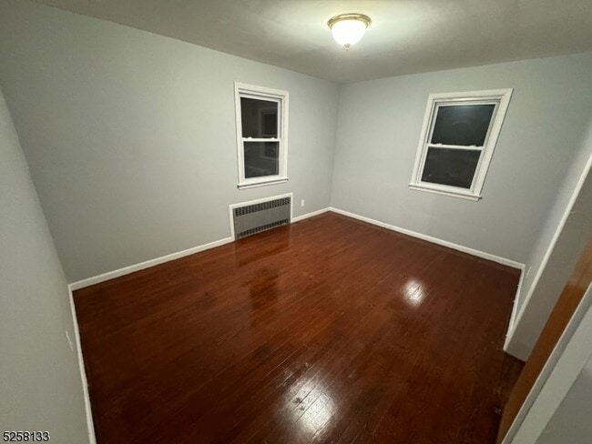 Building Photo - 457 3rd Ave W
