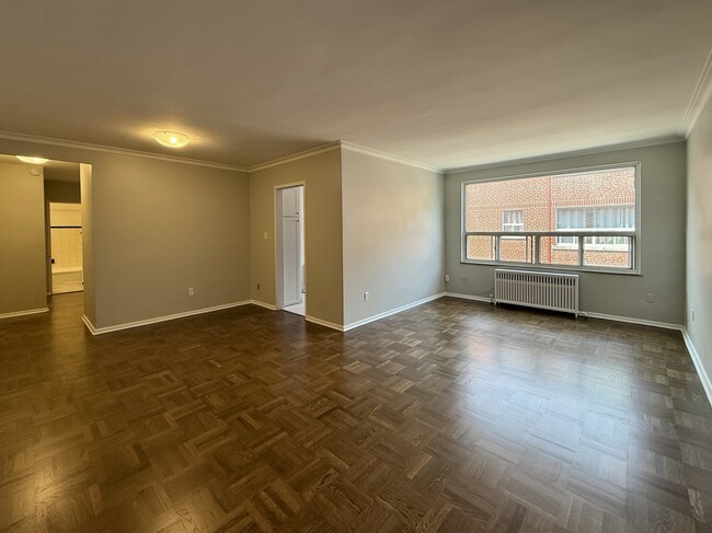 Building Photo - 1295 Bayview Av