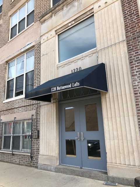 Building Photo - 1220 Buttonwood St