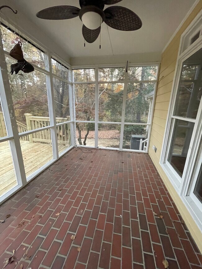 Building Photo - 107 Rosewall Ln