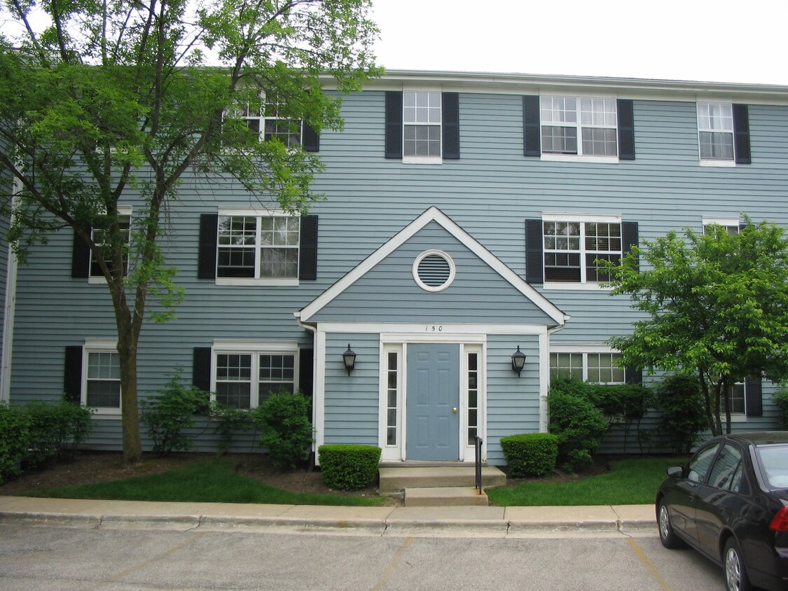 150 E Winchester Rd, Libertyville, IL 60048 Condo for Rent in