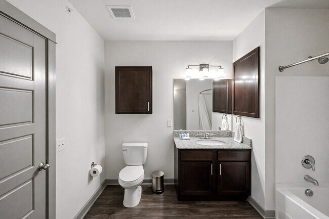 Building Photo - 501 Main St