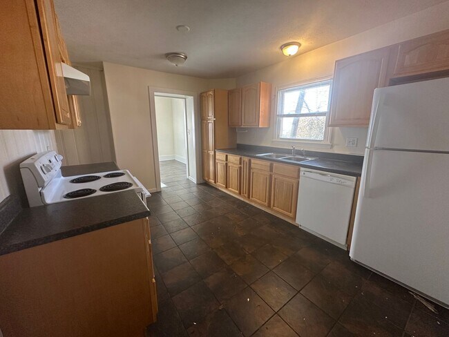 Foto del edificio - Beautiful 3 Bedroom Home with Large Back Yard and Deck!