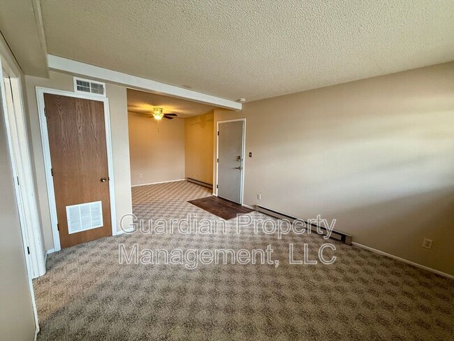 Building Photo - 515 W 11th St