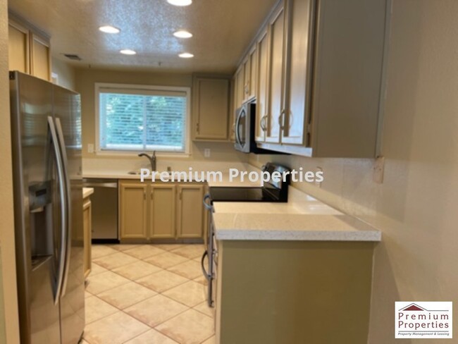 Building Photo - 1358 Las Juntas Way