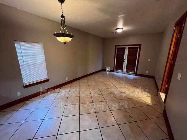 Foto del edificio - 3633 N Youngs Blvd